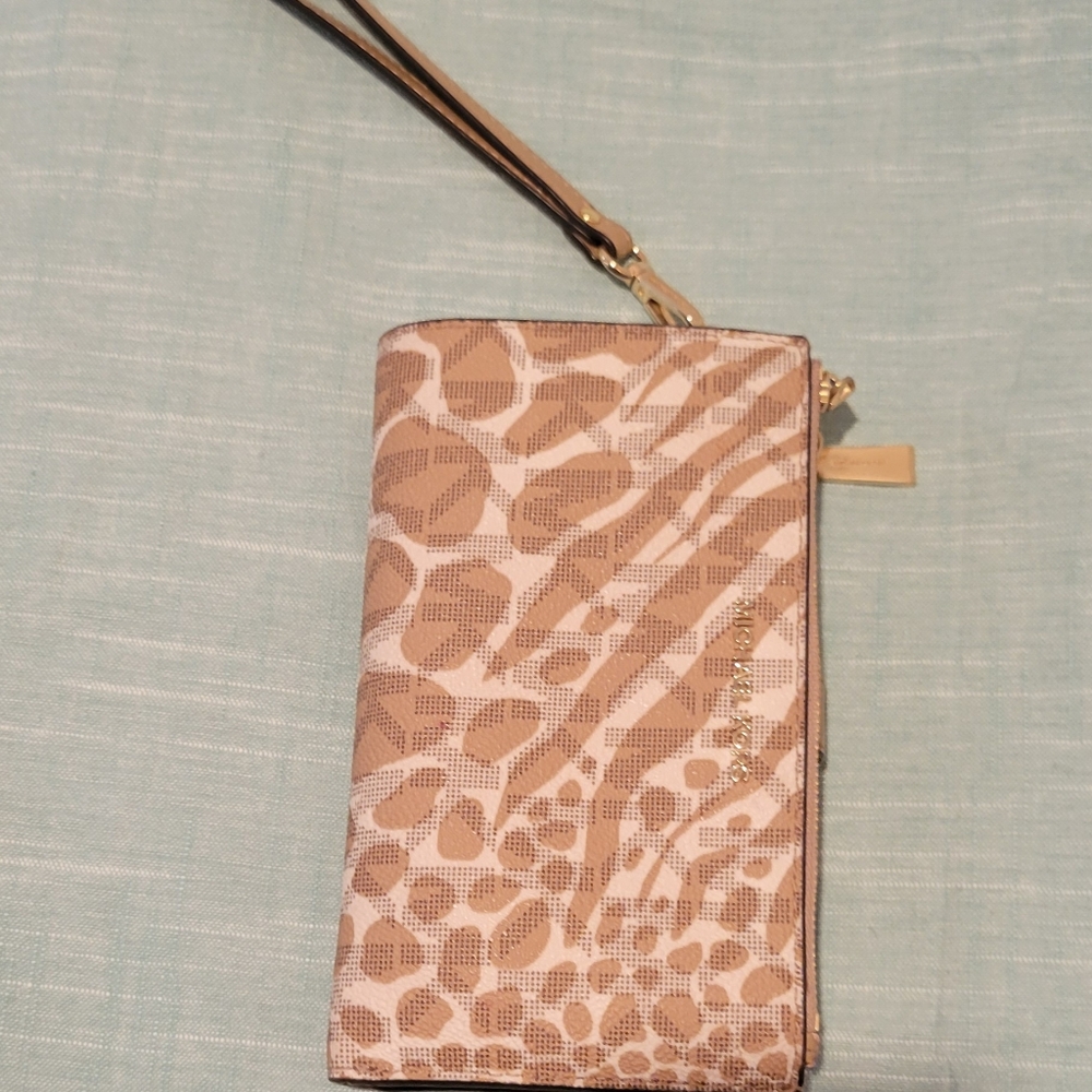 Micheal Kors Wristlet Wallet